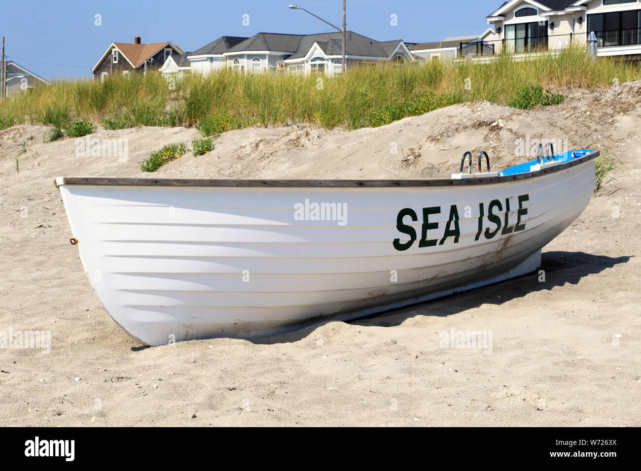 Le imbarcazioni di salvataggio sulla spiaggia in mare isola città, New Jersey, STATI UNITI D'AMERICA Foto Stock