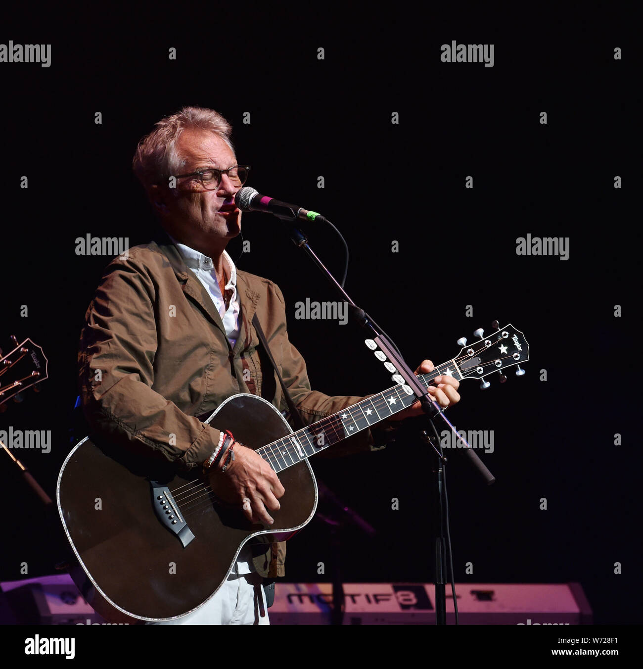 Il 2 agosto 2019, Norfolk, Virginia, Stati Uniti d'America: GERRY BECKLEY d'America formata nel 1970 con successi come ''Un cavallo con nessun nome'', ''Ventura Highway'' e ''stagno Uomo" tiene tutti indietro nel tempo al Chysler Hall di Norrfolk, Virginia il 2 agosto 2019..foto ..Â©Jeff Moore 2019 (credito Immagine: © Jeff Moore/ZUMA filo) Foto Stock