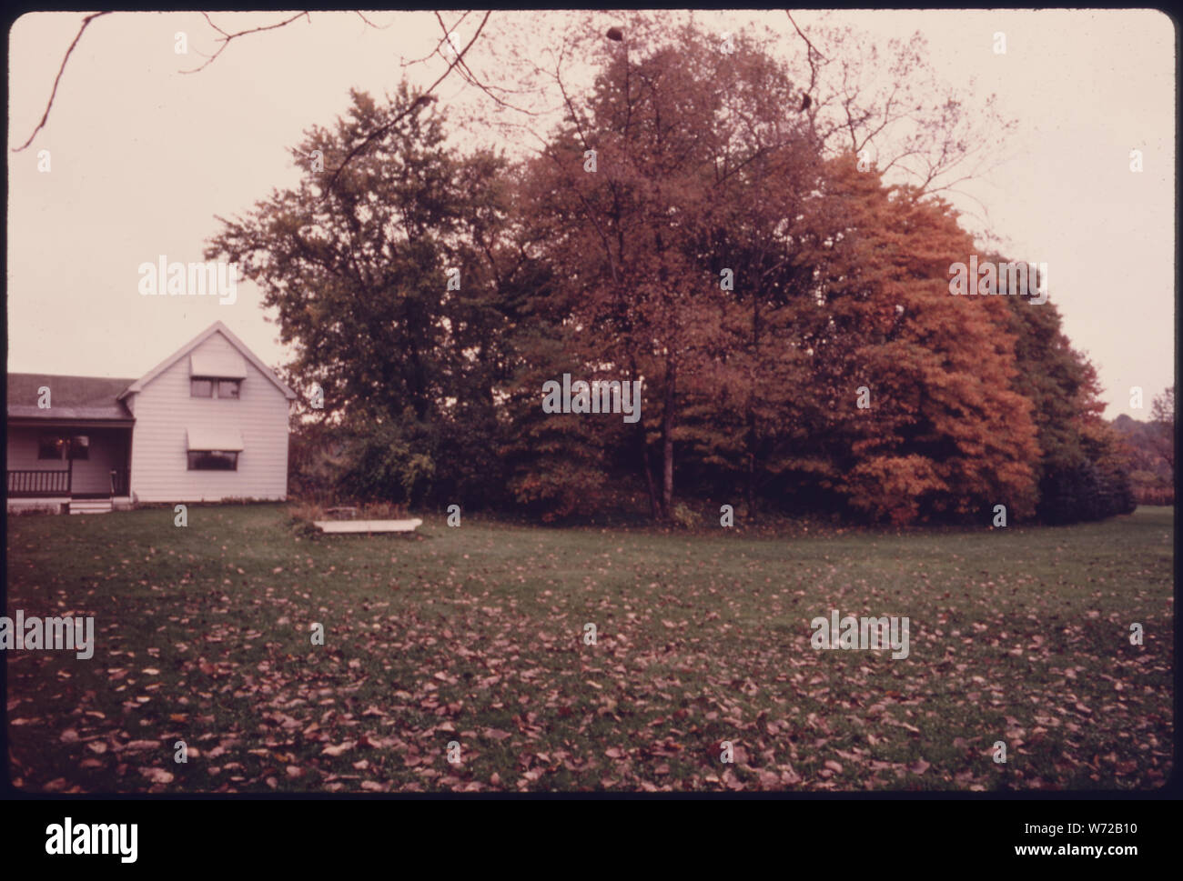 GLEESON MOUND, Hopewell posto di sepoltura datata 100 D.C. si trova dietro una proprietà privata A CASA DI GLEESON Road e la vista della valle, OHIO, nei pressi di Cleveland. La Cleveland MUSEO DI STORIA NATURALE segnala il sito è ben mantenuto. Il vicino fiume CUYAHOGA è stata una delle principali arterie di trasporto per gli indiani prima di essere spinto fuori della zona da coloni bianchi nel XIX secolo questa posizione è all'interno del creato di recente Cuyahoga Valley National Recreation Area Foto Stock