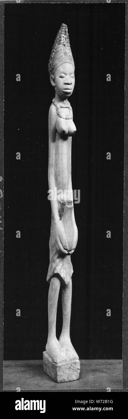 La ragazza che porta una zucca; Note Generali: tradizionale di essenze dure carving Foto Stock