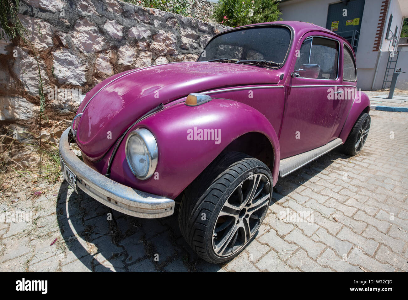 Un viola personalizzate Volkswagen Beatle Foto Stock