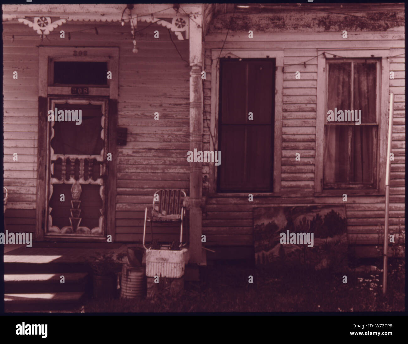 Casa abitata da un messicano in Houston, Texas. Questo è uno di una serie di 21 fotografie in bianco e nero. Essi documentano gli ambienti rimanenti dal XIX SECOLO IN TERMINI DI ARCHITETTURA, commercio e stili di vita. Le foto anche confrontare la città contemporanea che mostra lo spostamento delle uniche dall ordinario e rilevando la corrente i problemi urbani. Le foto mostrano una regione e la sua unicità in persone e architettura nel Texas orientale che è ancora una parte del sud Foto Stock