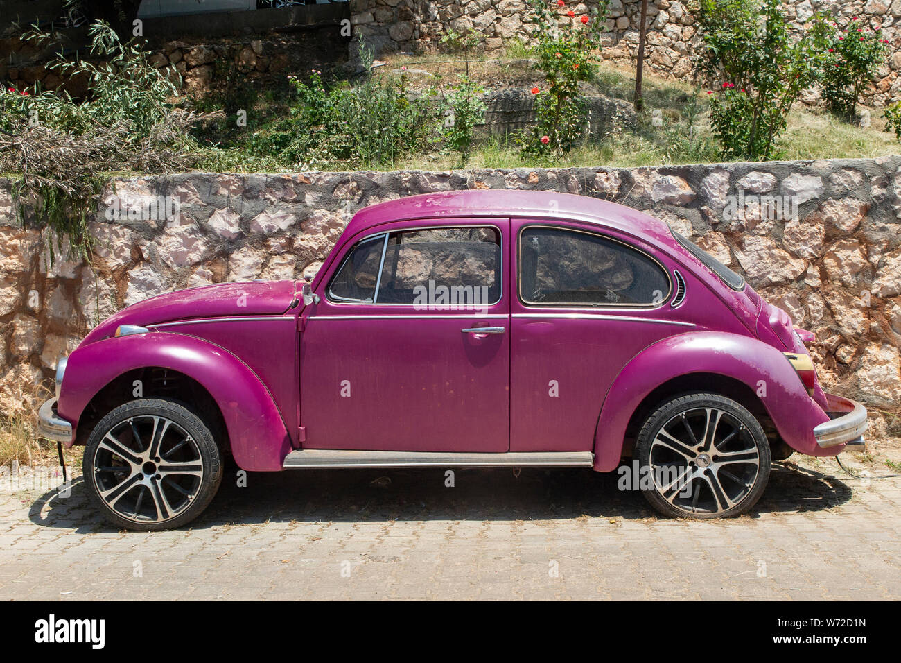Un viola personalizzate Volkswagen Beatle Foto Stock