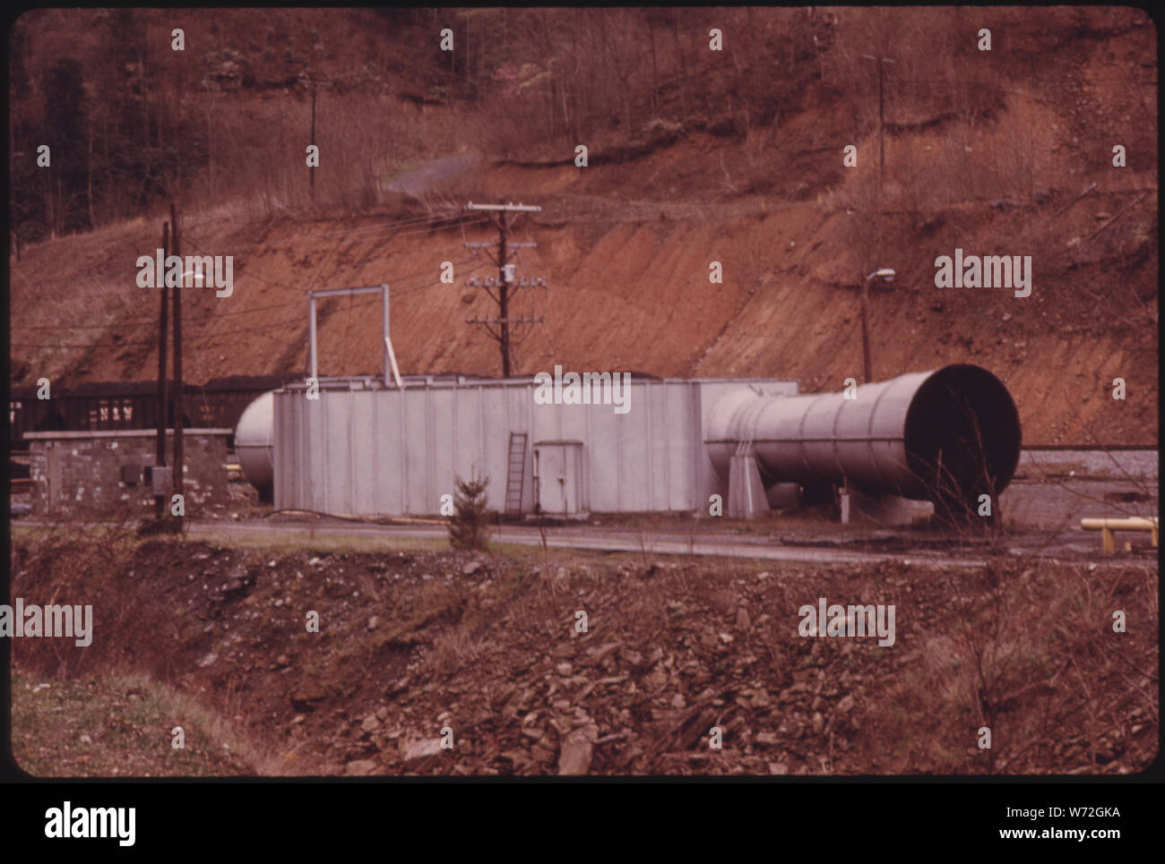 Ventola grande attrezzatura usata per soffiare aria fresca in Virginia-POCAHONTAS Coal Company miniera #2 VICINO A RICHLANDS, Virginia si prende una quantità enorme di energia per forzare l'aria in tutte le gallerie della miniera. È ventoso in alberi principali come l'aria passa da sul suo modo di molte gallerie Foto Stock