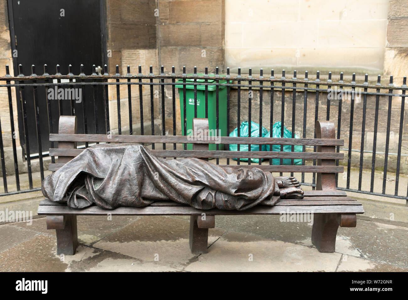 Ferro arte scultura di una persona senzatetto in Glasgow Foto Stock