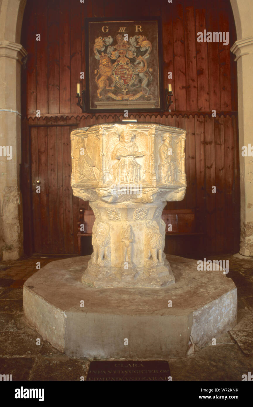 Font, Sant'Andrea, Covehithe, Suffolk, Regno Unito. Foto Stock