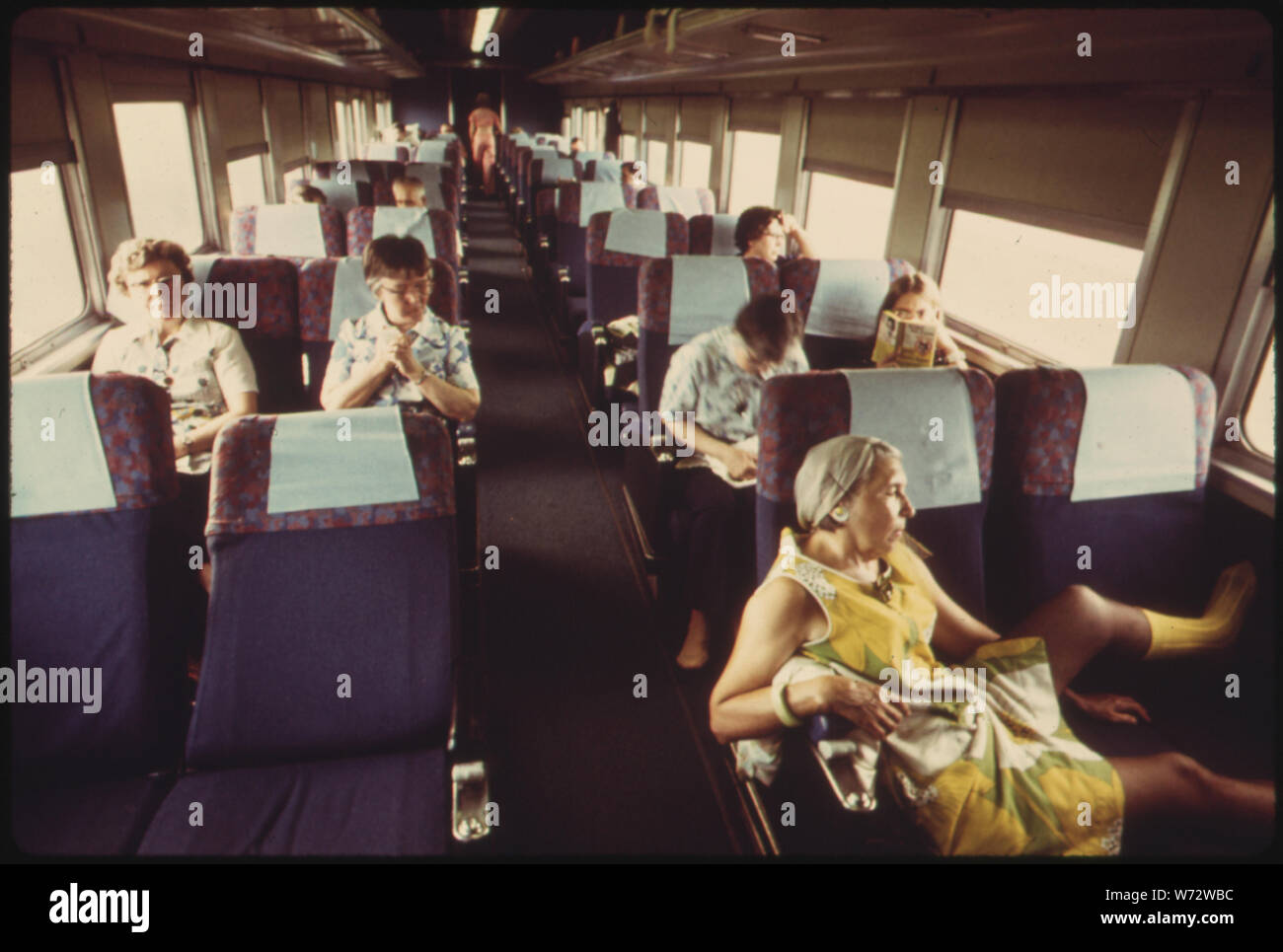 I passeggeri si stabilirono in PER LA CORSA SU AMTRAK'S BROADWAY limitata tra Chicago e punti a est. Il treno lascia Chicago giornaliera a 4 P.M. Ed è programmato per arrivare a Harrisburg, Pennsylvania, il giorno seguente alle 6:22 A.M. Ci si divide in due sezioni con una sola voce per Washington, D.C. E GLI ALTRI DI ANDARE A NEW YORK CITY. Il treno ha una storia di non mantenere la pianificazione. AMTRAK per colpa della scarsa manutenzione dei cingoli non affitta la nazione ferrovie Foto Stock