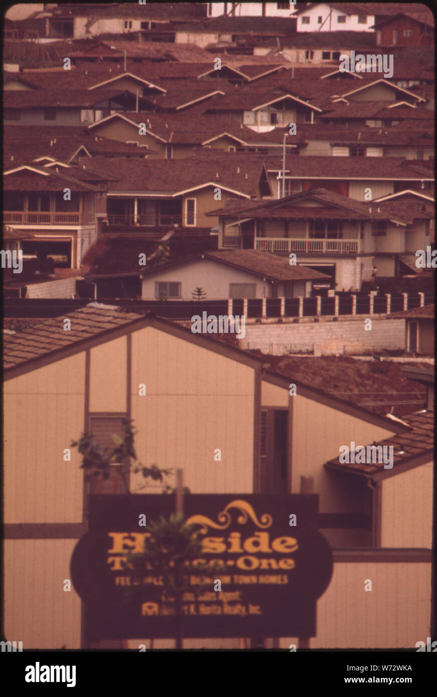 PEARL CITY, sul lato ovest di Honolulu, è la più rapida crescita AREA IN TUTTE delle Hawaii. L'amministrazione dello Stato VORREBBE OAHU residenti a prendere in considerazione la possibilità di spostare alle isole vicine, ma nel frattempo la terra utilizzare COMMISSIONE REZONED questa terra, adiacente ad un vecchio modello di sviluppo, come appropriato per la designazione di urbano Foto Stock