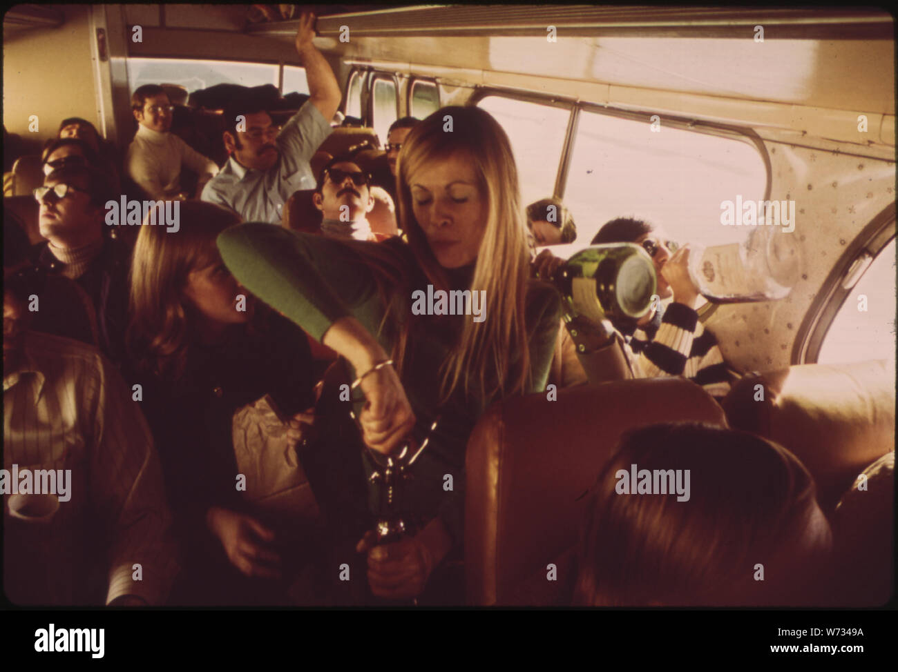 Gli sciatori sul bus ad Aspen. Le tempeste di neve o strade ghiacciate rendono le pianificazioni PIÙ DI UNA SPERANZA DI UN IMPEGNO Foto Stock