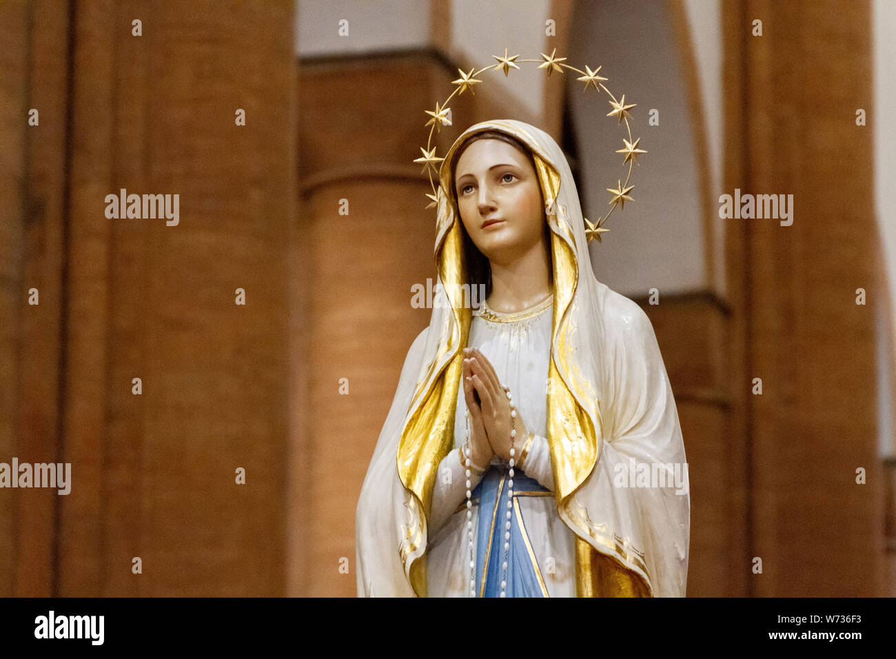 Statua della madonna di lourdes immagini e fotografie stock ad alta