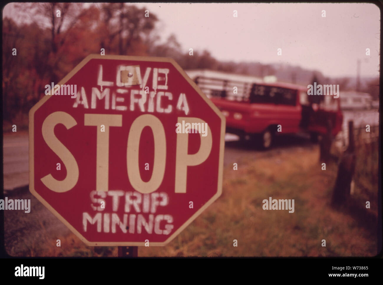 Vi è qualche opposizione alla scomposizione della terra nel sud-est in Ohio. La maggior parte delle persone sono tuttavia impiegati dalla società carbonifere e temono eventuali richieste di riforma avrà un costo i loro posti di lavoro. OFF ROUTE 800 Foto Stock