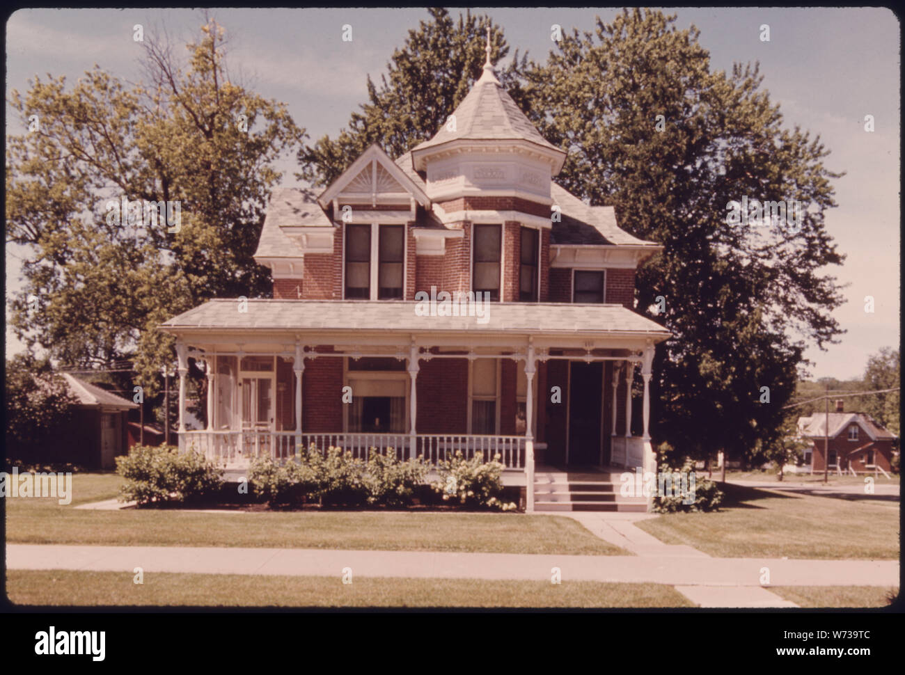 La città di New ULM, Minnesota, è stata fondata nel 1854 da un gruppo di immigrati tedeschi. Singola famiglia di un alloggio ci corre la gamma di stili popolari nel secolo scorso per stili moderni e contemporanei di oggi. NEW ULM è prevalentemente agricola anche se la crescita in la sede della contea di centro di scambi commerciali a partire dal 1950 è stata dovuta all'arrivo di aziende di produzione. Poiché negli anni Sessanta uno sforzo della comunità ha contribuito a rivitalizzare il quartiere degli affari Foto Stock