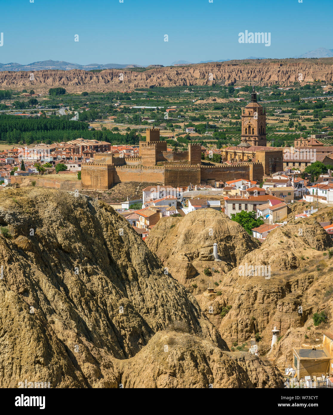 Vista panoramica in Guadix, in Sierra Nevada territorio, provincia di Granada, Spagna. Foto Stock