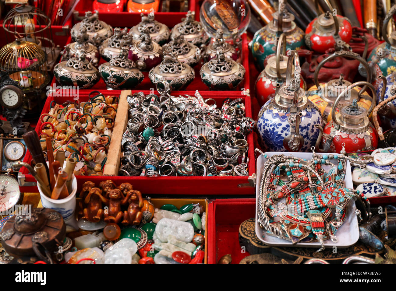 Articoli Vari venduti su Cat Street Il Mercato delle Pulci di Hong Kong Foto Stock