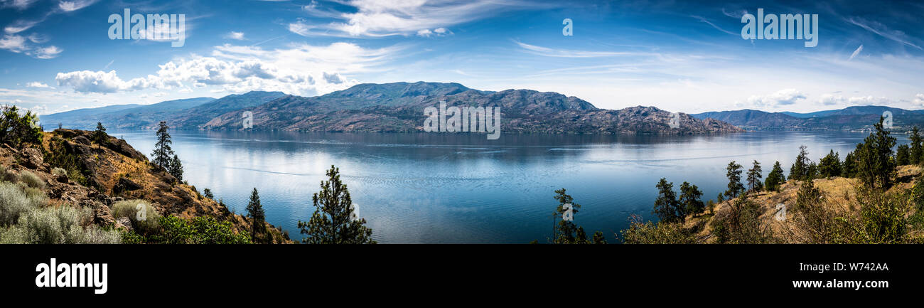 Vista panoramica del lago Okanagan da Knox Mountain Park si trova a Kelowna British Columbia Canada Foto Stock