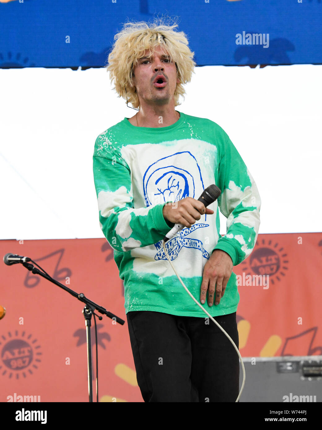 Long Beach, California, Stati Uniti d'America. Il 3° agosto 2019. Christian Zucconi della banda Grouplove esegue a ALT 98,7 Summer Camp presso la Queen Mary a Long Beach il 3 agosto 2019. Credito: la foto di accesso/Alamy Live News Foto Stock