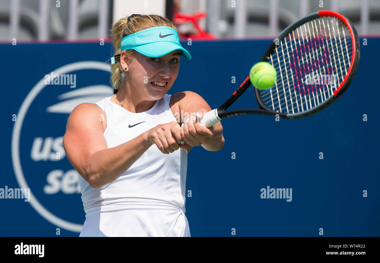 Toronto, Canada. 4 Ago, 2019. Anastasia Potapova della Russia restituisce la sfera durante il secondo turno di donne singoli match di qualificazione contro Zhang Shuai della Cina al 2019 Rogers Cup di Toronto, Canada, e il Agosto 4, 2019. Credito: Zou Zheng/Xinhua/Alamy Live News Foto Stock