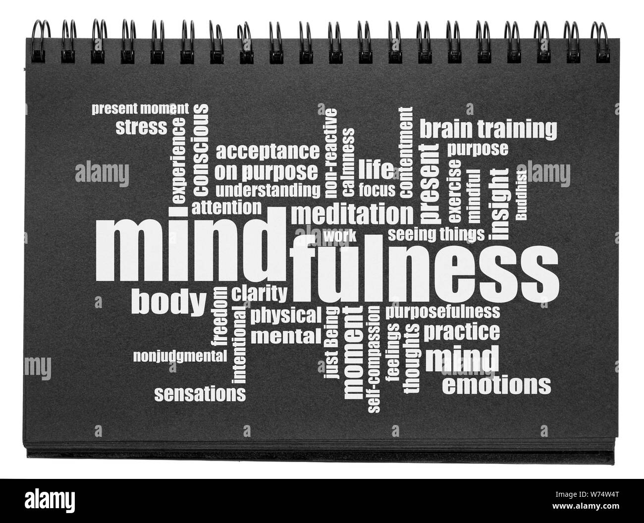 Mindfulness word cloud - testo bianco in un isolato di carta nera sketchbook Foto Stock