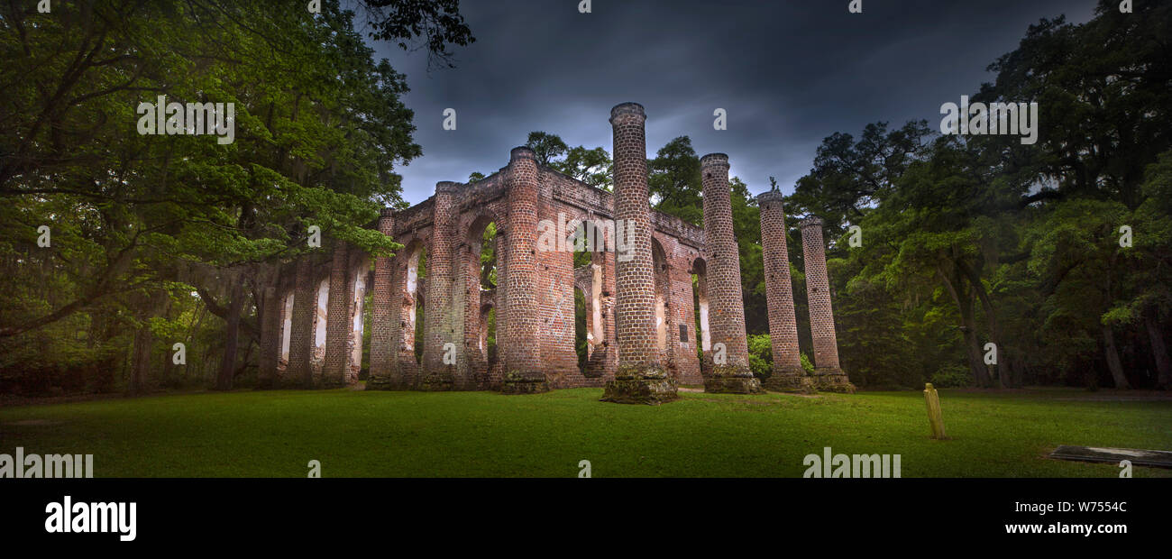 Le rovine della vecchia chiesa di Sheldon in Yemassee, Carolina del Sud. Questa meravigliosa località è sul Registro Nazionale dei Luoghi Storici. Foto Stock