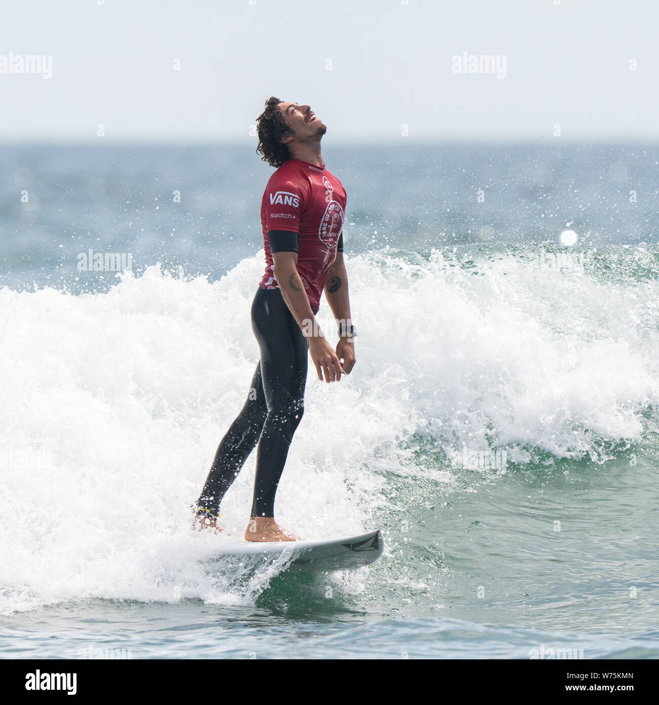 Orange County, Stati Uniti d'America. 4 Ago, 2019. La Brazail Yago Dora celebra dopo uomini della finale di furgoni US Open di surf a Huntington Beach, California, Stati Uniti, e il Agosto 4, 2019. Credito: Qian Weizhong/Xinhua/Alamy Live News Foto Stock