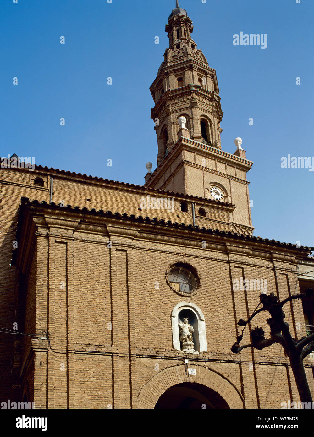 Spagna. La Rioja. Rincon de Soto. Chiesa di San Michele Arcangelo. Il XVI secolo. Vista esterna. Dettagli architettonici. Foto Stock