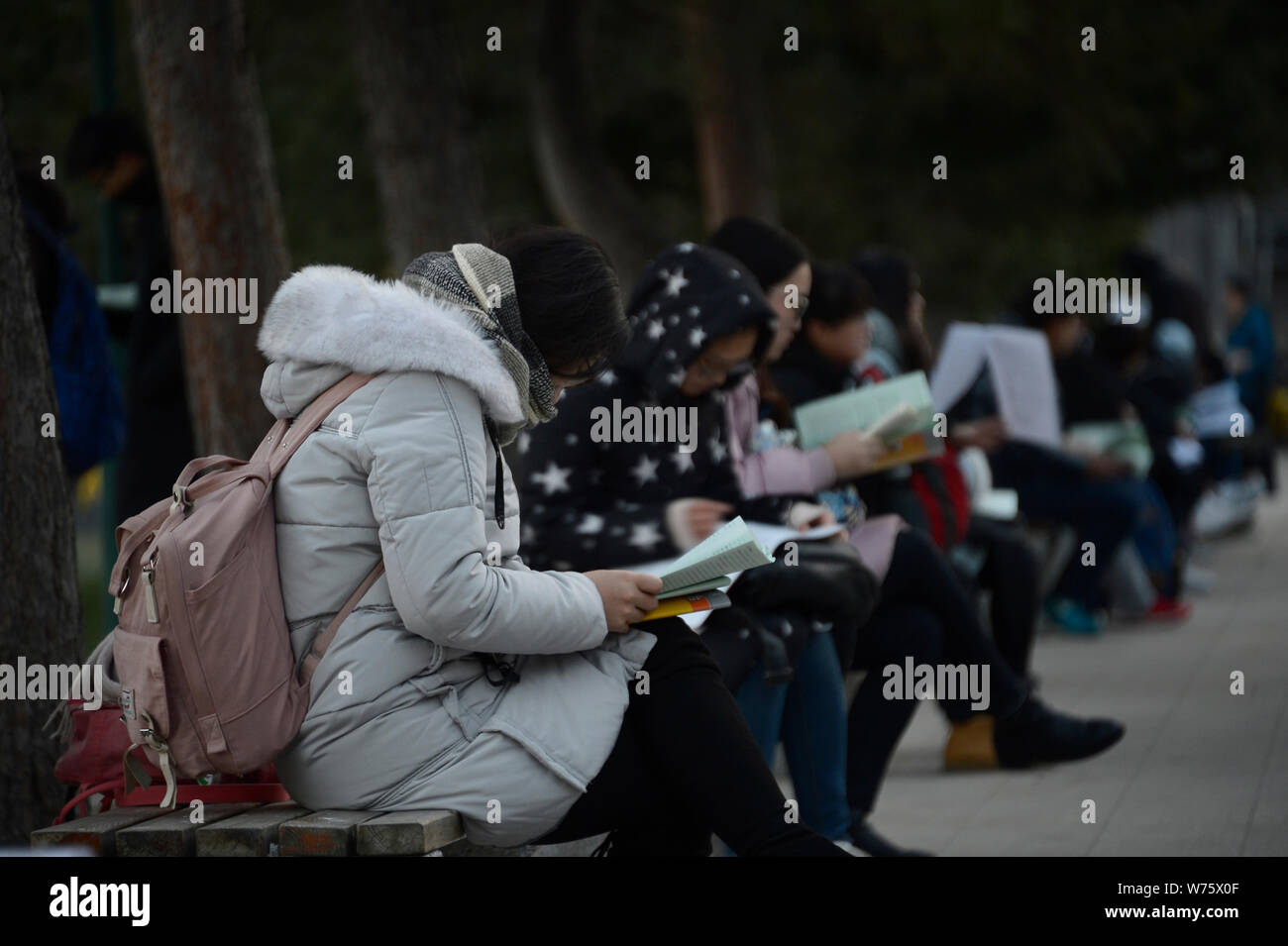 I candidati per il 2018 postgraduate ingresso fare esame finale preparazioni come essi sono in attesa di avvio dell'esame presso il campus di Renmin Universi Foto Stock