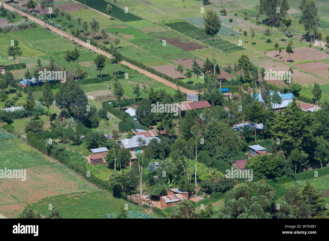 Un patchwork di agricoltori campo visto dal Mahi Mahiu Longonot punto di vista su un104 Nakuru - Nairobi road. La Rift Valley, in Kenya. Foto Stock