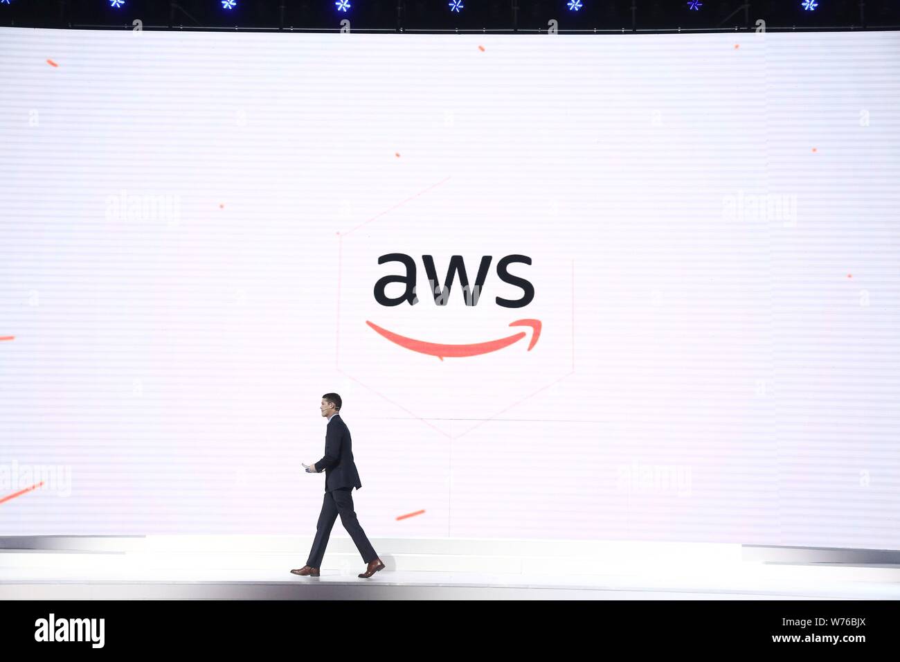 Michael Punke, Vice Presidente di Global Public Policy di Amazon Web Services (AWS), introduce Greengrass AWS per l'IoT alla cerimonia di rilascio per giornate mondiali Foto Stock