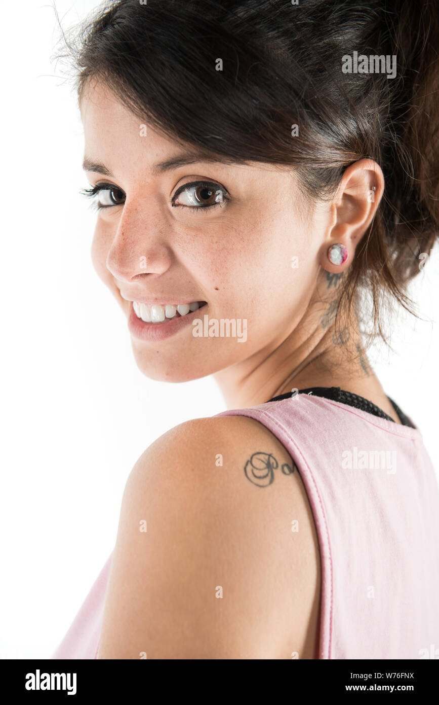 Giovane donna ritratto indossando sport usura su uno sfondo bianco studio shoot Foto Stock