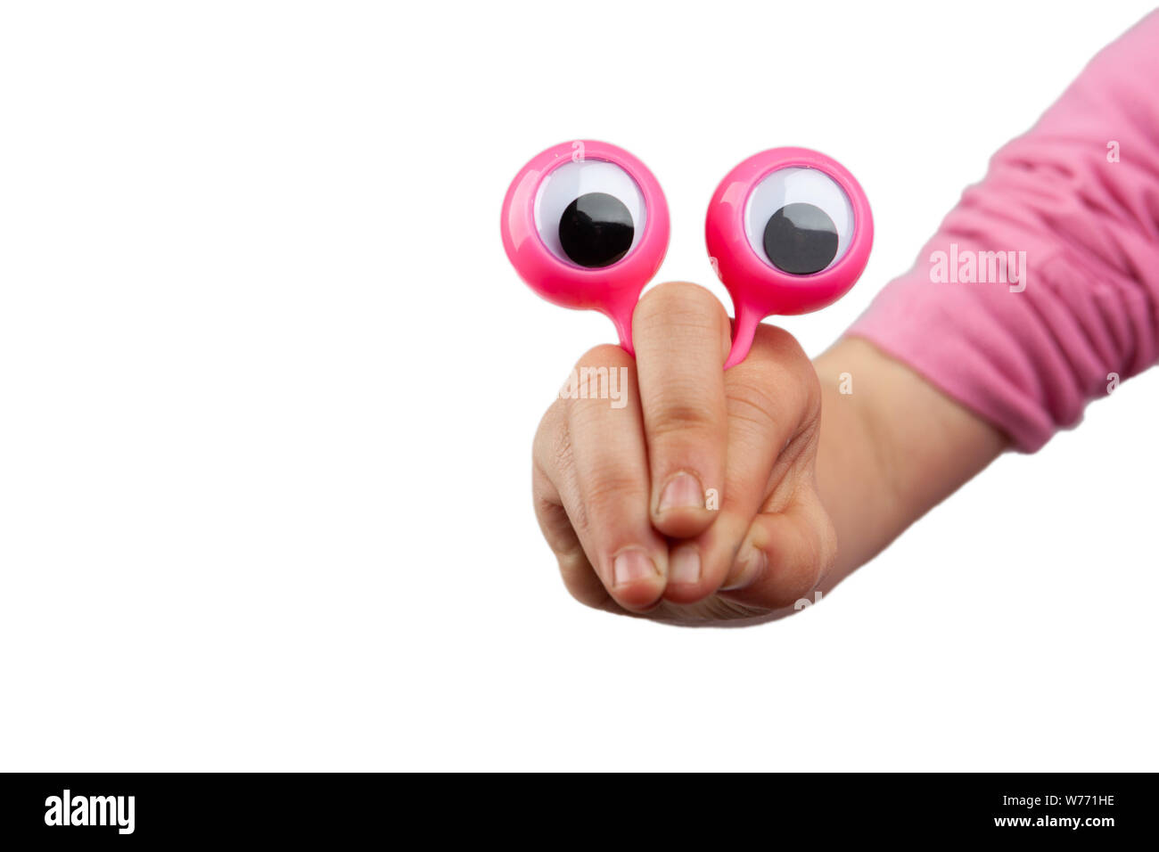 Sorpreso funny cartoonish faccia realizzata con la mano del bambino e googly occhi isolato su sfondo bianco con spazio di copia Foto Stock