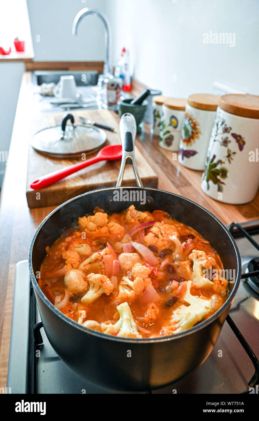 Cucina verdure A la grecque che è un piatto francese . Le verdure sono leggermente decapato in un brodo vegetale e vino Foto Stock