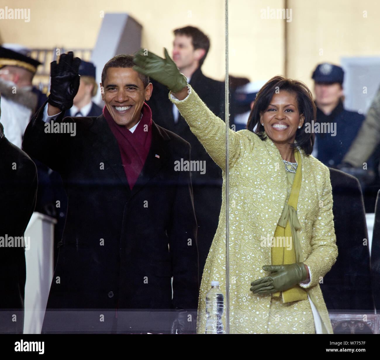 2009 sfilata inaugurale. Michelle e Barack Obama a guardare la sfilata dal supporto di visualizzazione di fronte alla Casa Bianca di Washington, D.C. Descrizione fisica: 1 Foto : Digital, file TIFF a colori. Note: Foto Stock