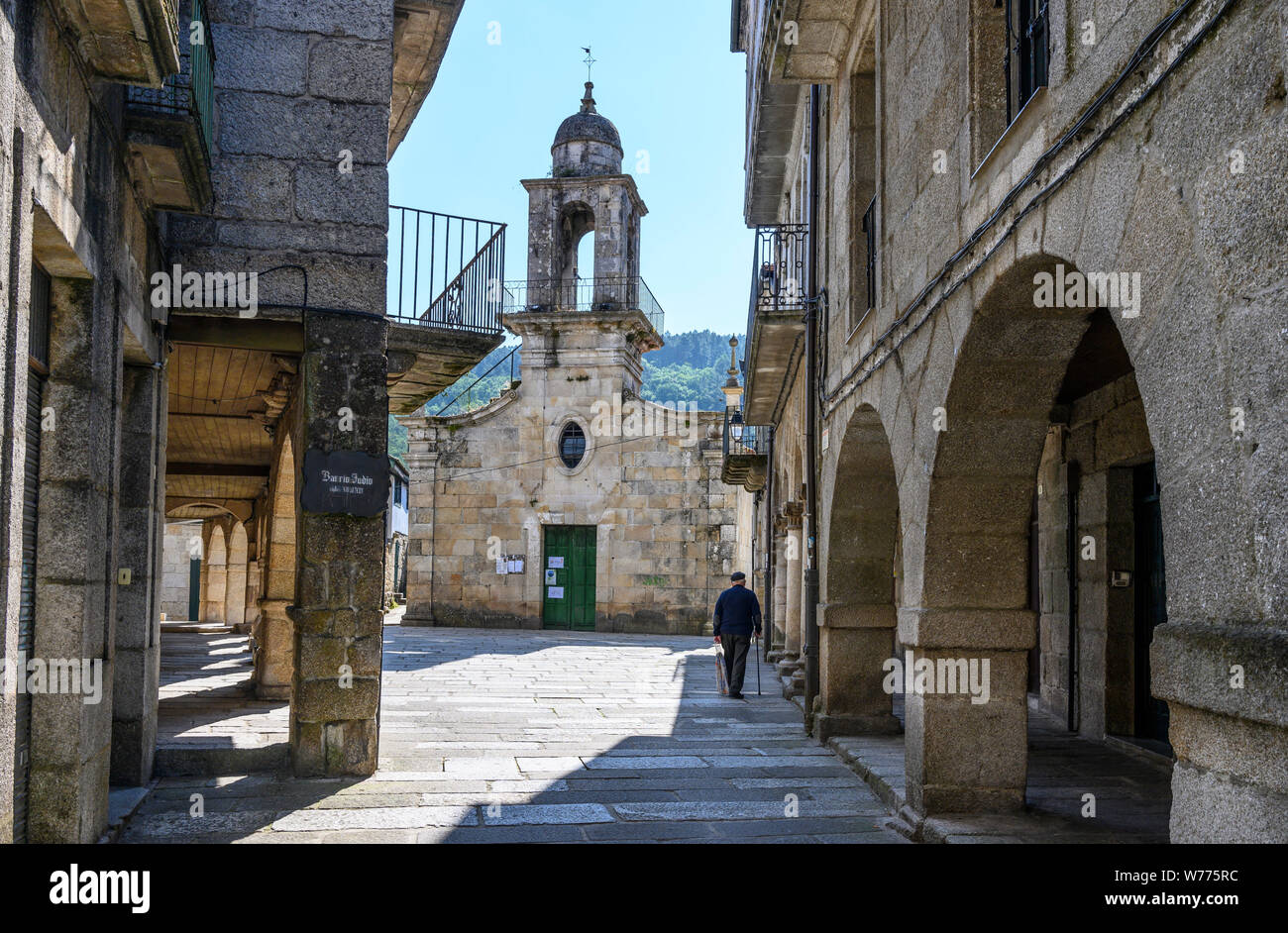 Il vecchio quartiere ebraico della città di Ribadavia sulla confluenza del fiume Avia e fiume Mino in provincia di Orense, Galizia, Spagna Foto Stock