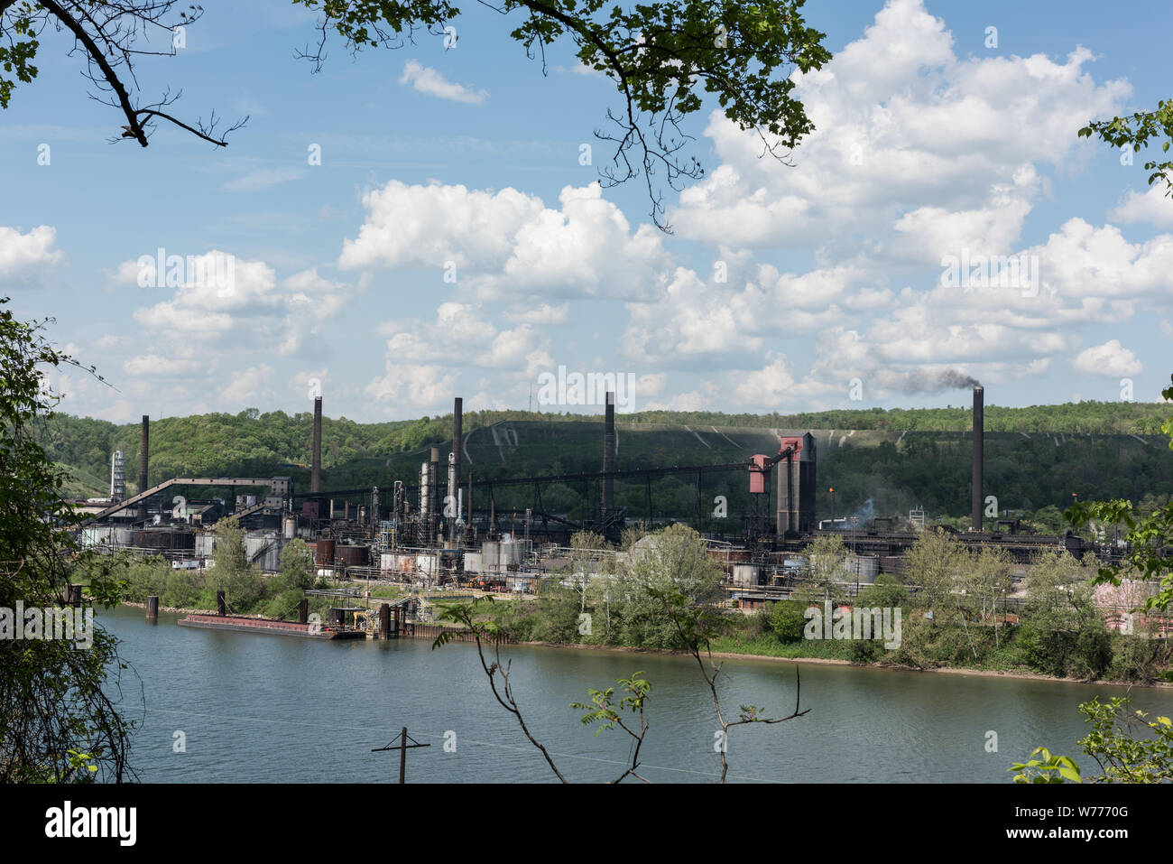 Un Weirton, West Virginia, impianto siderurgico, visto da attraverso il fiume Ohio in Ohio descrizione fisica: 1 Foto : Digital, file TIFF a colori. Note: Acquisto; Carol M. Highsmith fotografia, Inc.; 2015; (DLC/PP-2015:055).; Foto Stock