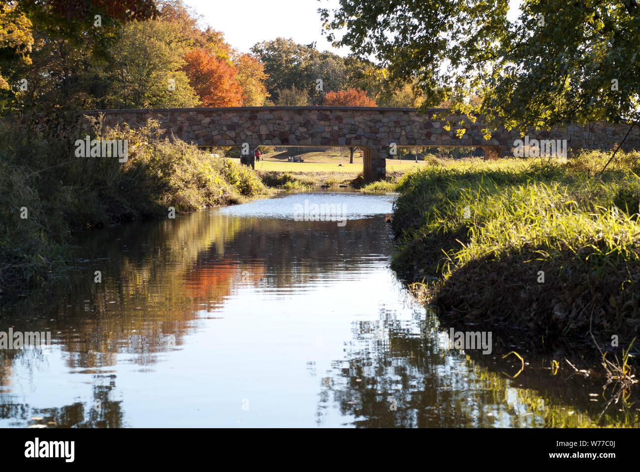 PARCO E RICREAZIONE VOLUME 2: Parco primaverile del lago di South Plainfield, New Jersey. Foto Stock