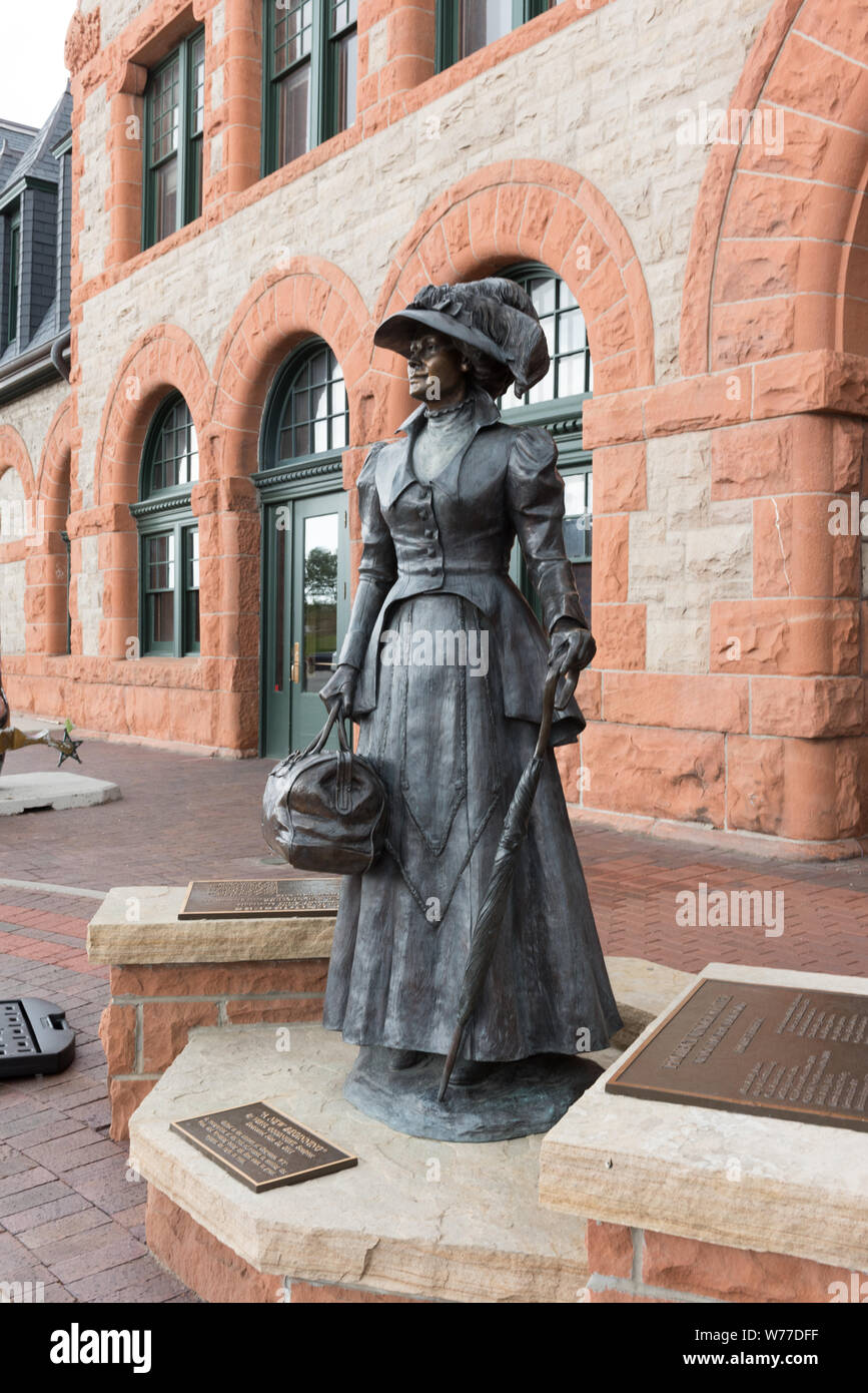 Una statua intitolato un nuovo inizio, al di fuori della Union Pacific Depot in Wyoming il capitale, Cheyenne descrizione fisica: 1 Foto : Digital, file TIFF a colori. Note: fa parte di: cancelli frontiere fondo raccolta Wyoming entro il carol M. Highsmith Archivio.; Foto Stock