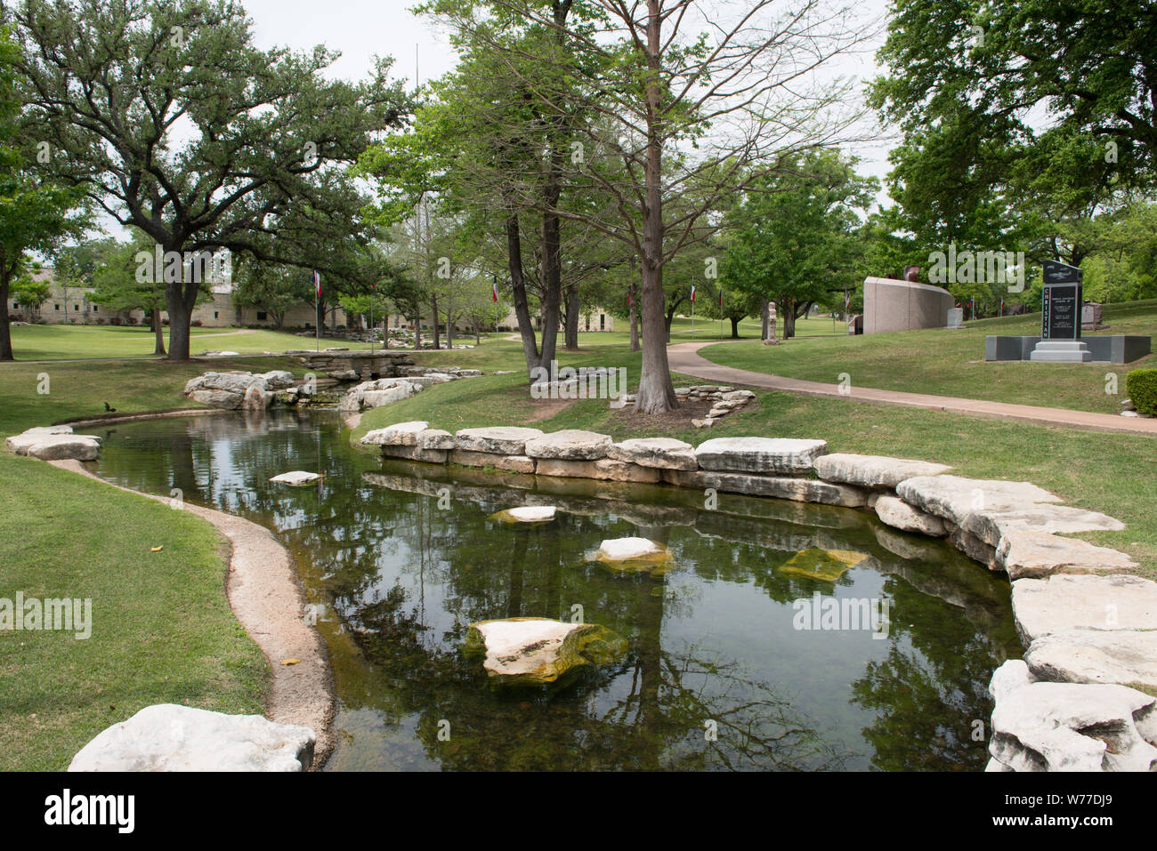 Una corrente che scorre attraverso il Texas State cimitero di Austin in Texas descrizione fisica: 1 Foto : Digital, file TIFF a colori. Note: titolo, data e parole chiave sulla base di informazioni fornite dal fotografo.; dono; la collina di Lyda Foundation; 2014; (DLC/PP-2014:054).; fa parte di: Lyda Hill Texas raccolta di fotografie in Carol M. Highsmith America del progetto in Carol M. Highsmith Archivio.; Foto Stock