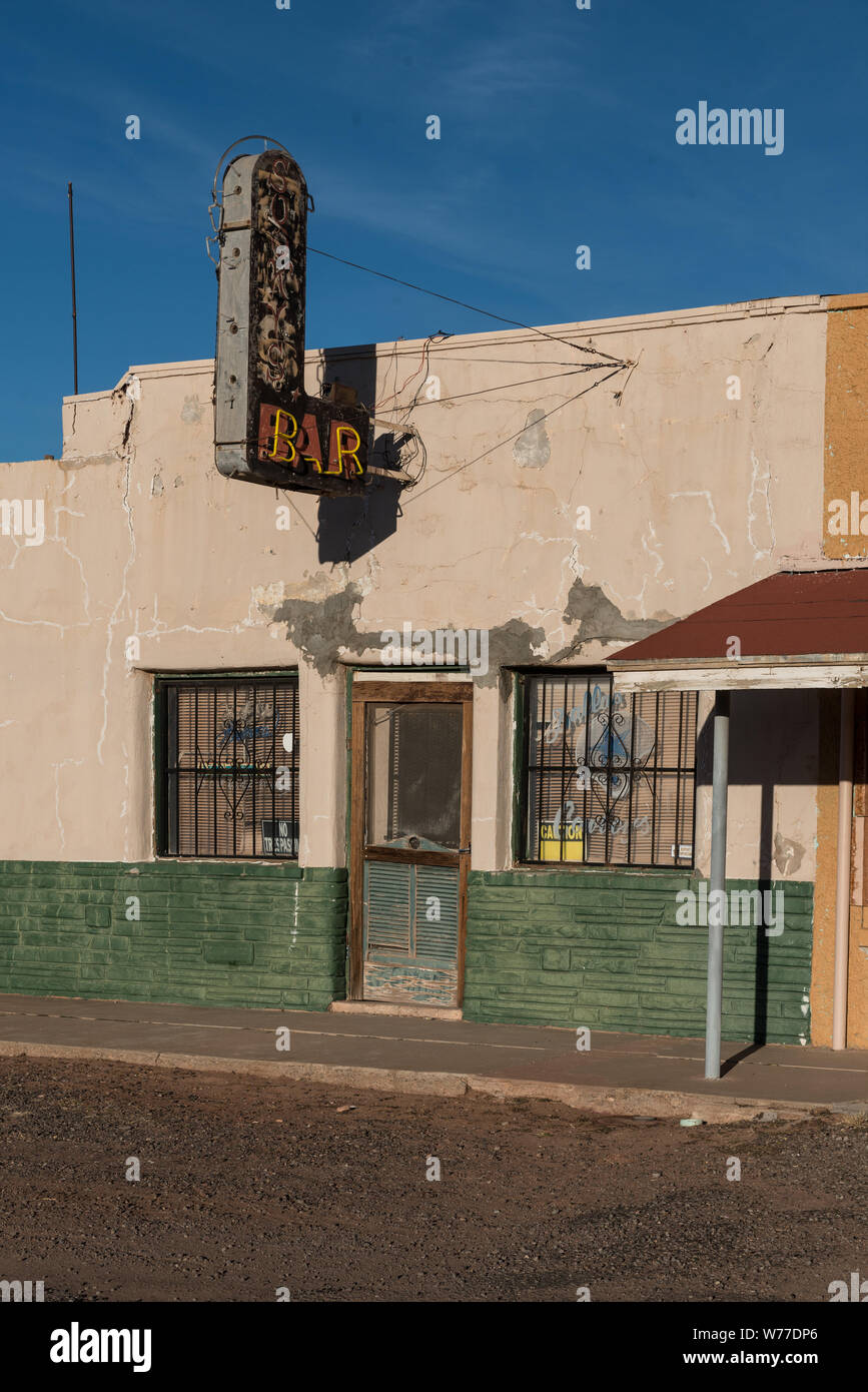 Una taverna che ha perso il suo nome e la sua clientela in poco Van Horn, Texas descrizione fisica: 1 Foto : Digital, file TIFF a colori. Note: titolo, data e parole chiave sulla base di informazioni fornite dal fotografo.; dono; la collina di Lyda Foundation; 2014; (DLC/PP-2014:054).; fa parte di: Lyda Hill Texas raccolta di fotografie in Carol M. Highsmith America del progetto in Carol M. Highsmith Archivio.; Foto Stock