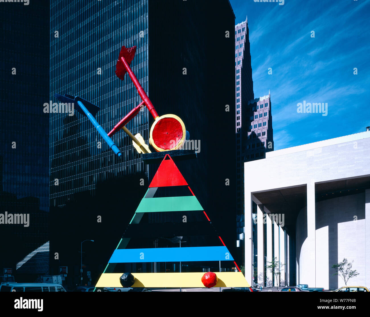 Personaggio e uccelli,; inglese: Titolo: personaggio e uccelli, dall'surrealista spagnolo Joan Miró, sorge al di fuori di Chase Tower, Houston, Texas Foto Stock