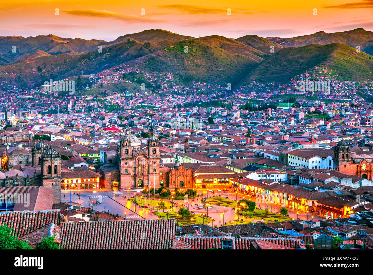 Cusco, Perù - Plaza de Armas e la chiesa della Compagnia di Gesù. Montagne delle Ande, Sud America. Foto Stock