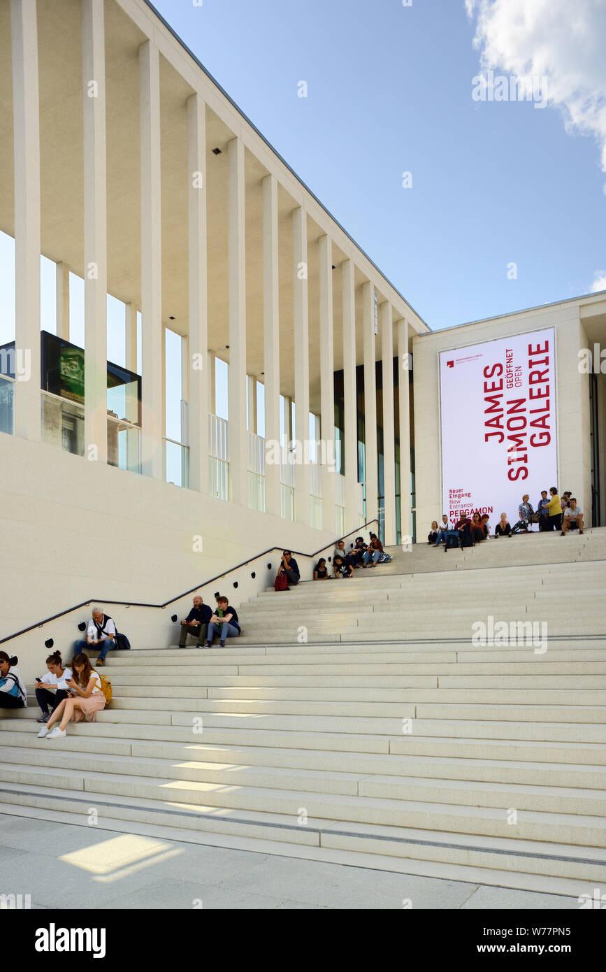 James-Simon-Galerie, Neues Museum Pergamonmuseum, Museumsinsel, Berlin Mitte, Berlin, Deutschland Foto Stock