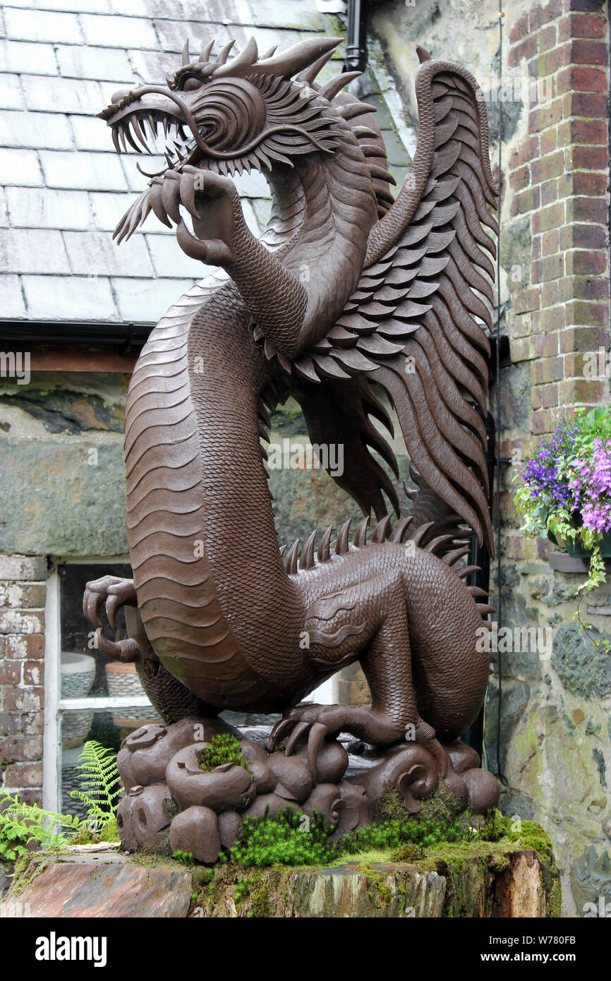 Lamiera Dragon scultura, Beddgelert, Gwynedd, Galles Foto Stock