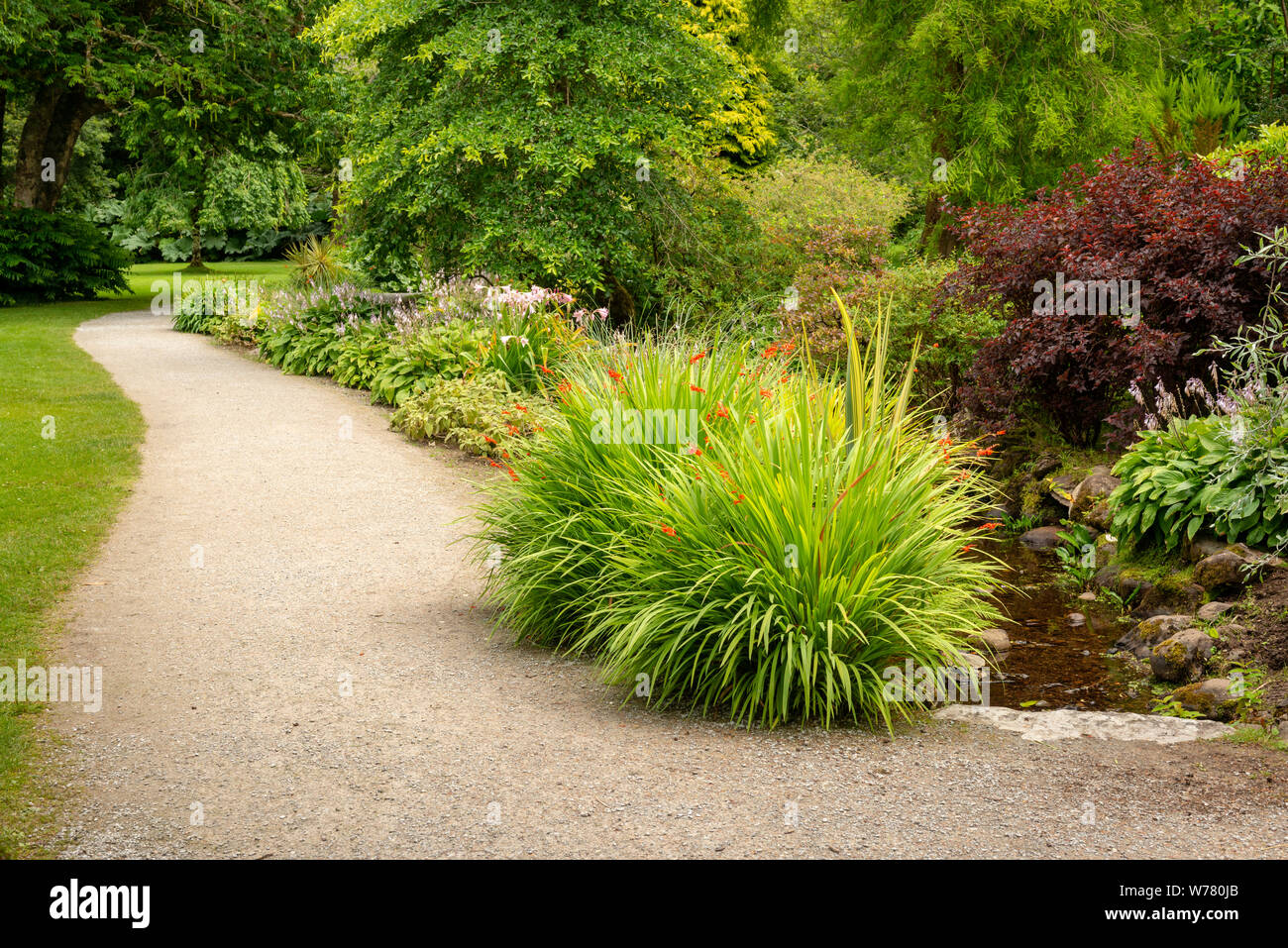 Il Giardino del flusso di Muckross House e giardini nel Parco Nazionale di Killarney, nella contea di Kerry, Irlanda Foto Stock