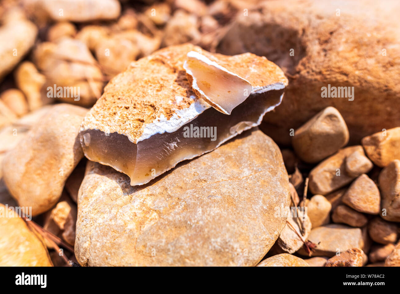 Pezzo di una pietra focaia, silex, utilizzato nella preistoria come uno  strumento Foto stock - Alamy