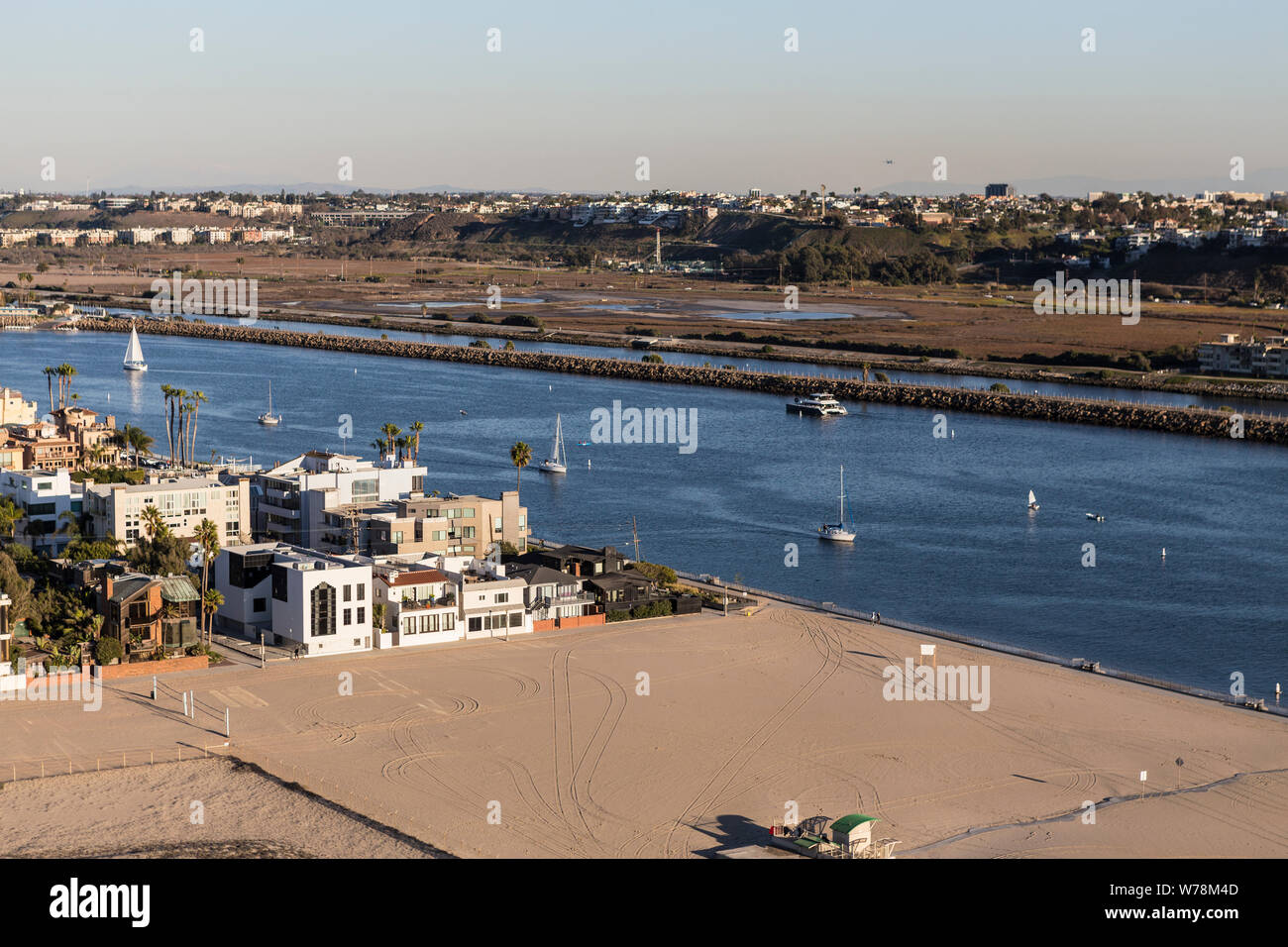 Antenna di Venice Beach case e Marina Del Rey canale di ingresso vicino a Playa Vista in Los Angeles, California. Foto Stock