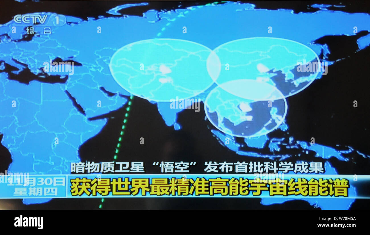 Questo televisore grab prese da CCTV (Televisione della Cina Centrale) il 30 novembre 2017 mostra la nuova scoperta della Cina il primo materia oscura particellare satel Explorer Foto Stock