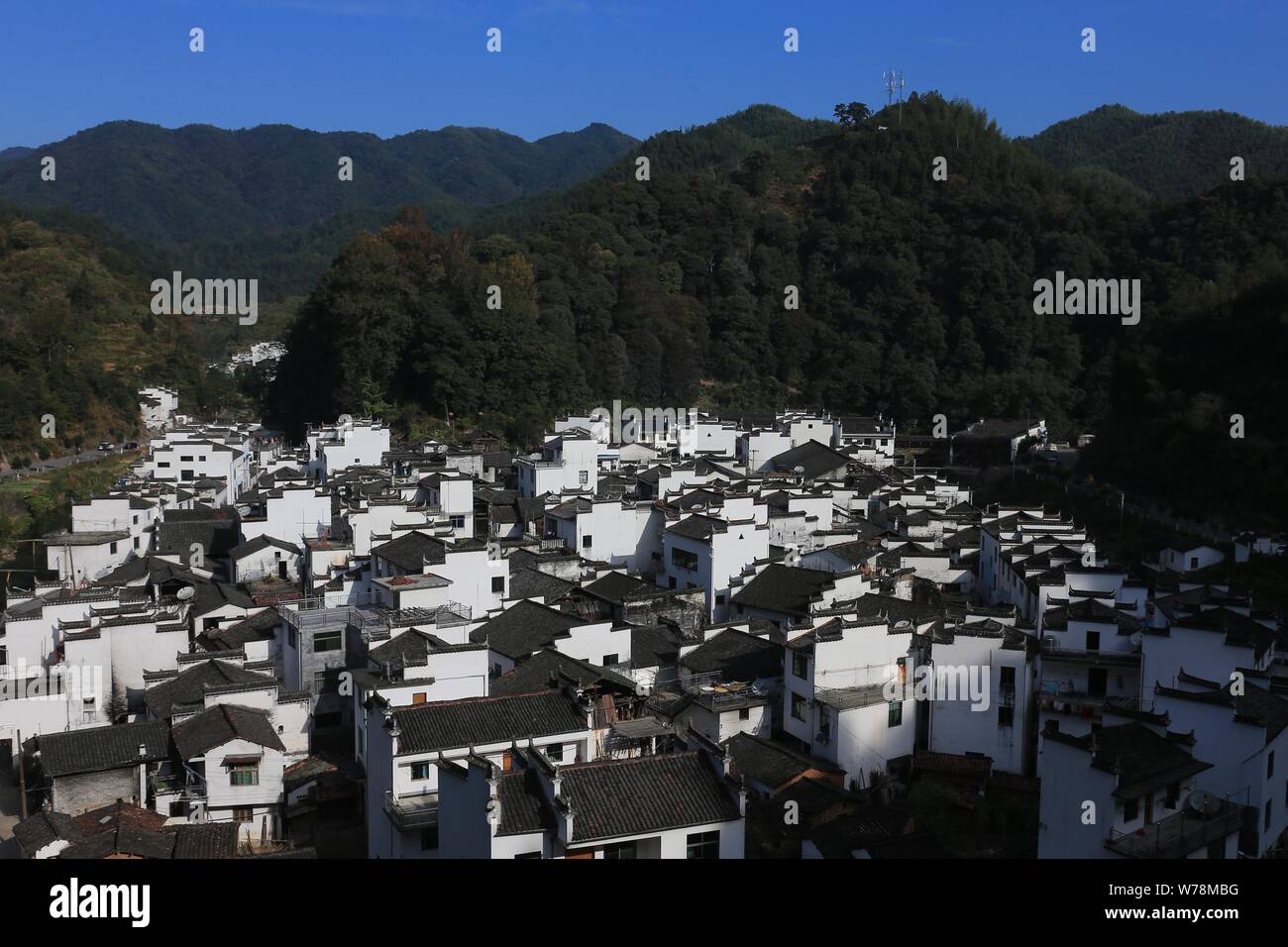 Vista aerea di Hui-villaggio di stile Jujing, che è considerato come il villaggio roundest in Cina, Shangrao city, Cina orientale della provincia di Jiangxi, 5 Novemb Foto Stock