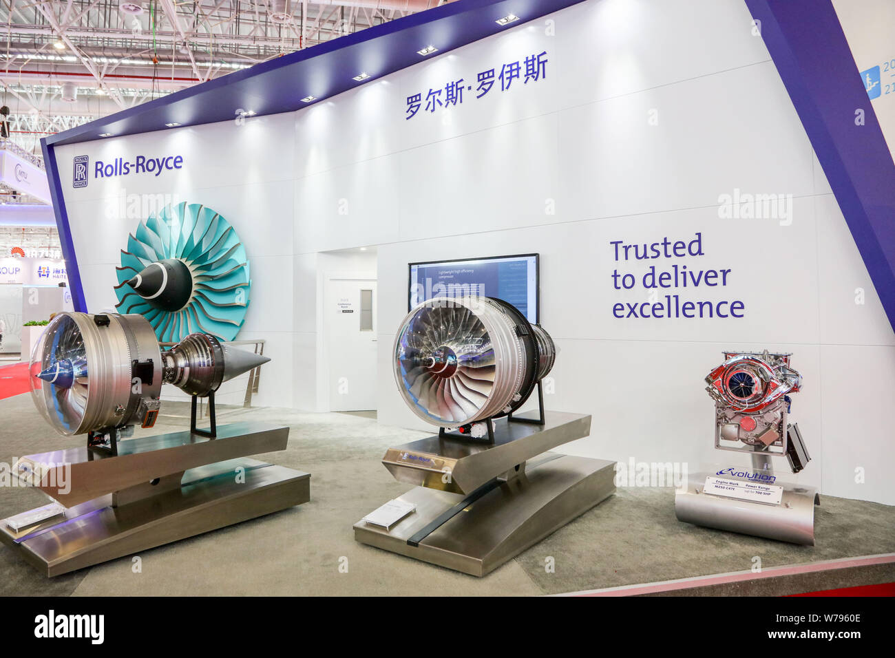 --FILE--motori sono in esposizione presso lo stand di Rolls-Royce sistemi di potenza nel corso della XI China International Aviation e salone aerospaziale, anche k Foto Stock