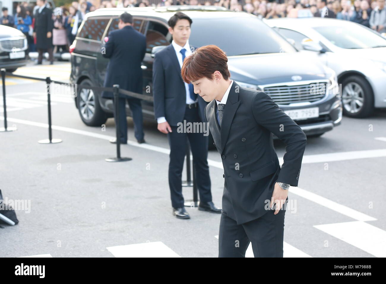 Il cantante e attore Lee Jun-ho, noto semplicemente come Junho, Corea del Sud boy band 2PM arriva per la cerimonia di nozze di attrice canzone Hye-kyo e attore S Foto Stock