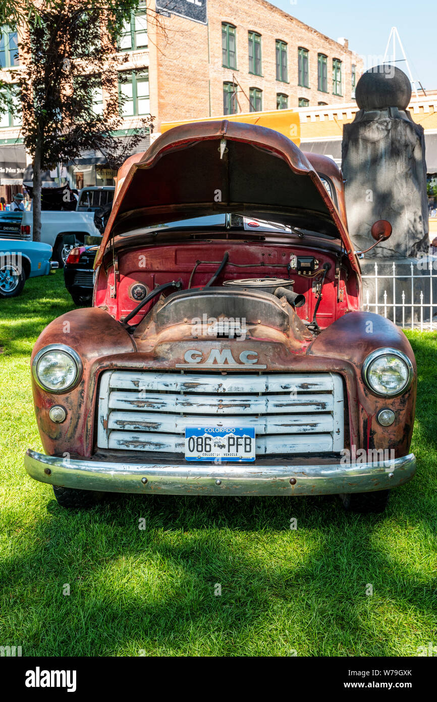 1951 GMC modello 100; Angelo di Shavano Car Show, allevatore per Chaffee County Search & Rescue Sud, Salida, Colorado, STATI UNITI D'AMERICA Foto Stock
